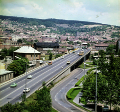 Magyarország, Pécs, a város látképe a Tettye felé nézve, előtérben a Siklósi úti felüljáró., 1982, UVATERV, színes, autóbusz, Ikarus-márka, felüljáró, Ikarus 280, Fortepan #99556